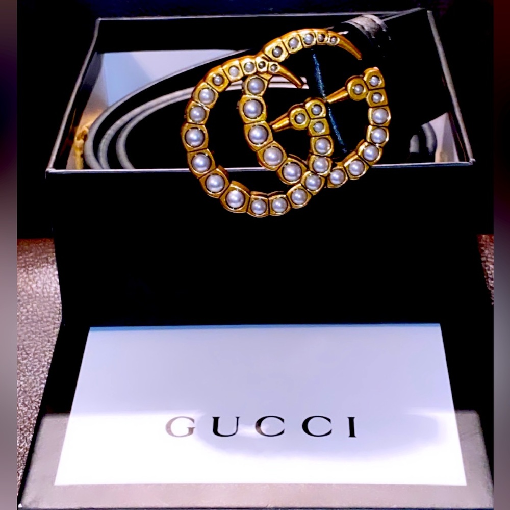 GUCCI Leather belt with pearl Double G